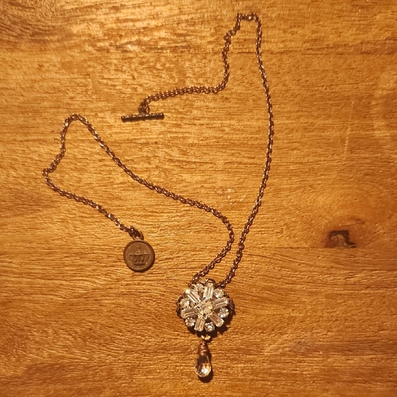 Jewelry - Elegant Gold and Silver Necklace with Crystal Pendant